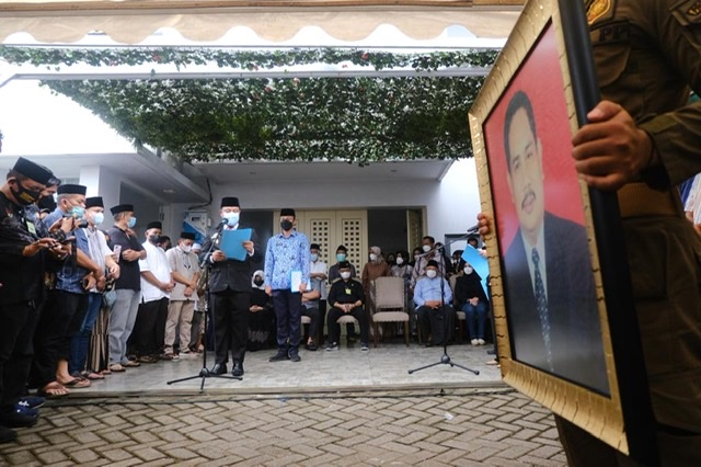 Plt Gubernur Sulsel Pimpin Pelepasan Jenazah Mantan Sekprov Abdul Latif